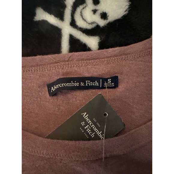 Abercrombie and Fitch Long Sleeve Ruffle bottom top - Picture 4 of 4